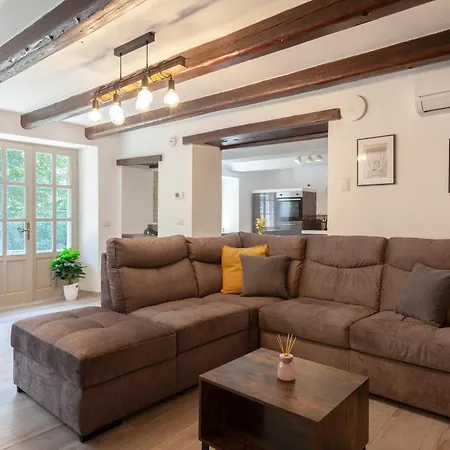 Bricco 6br, Luxury Countryside Retreat *