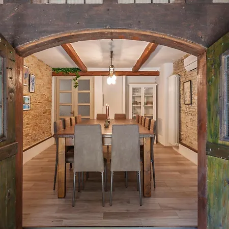 Bricco 6br, Luxury Countryside Retreat Villa Santo Stefano Belbo