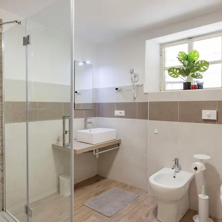 Bricco 6br, Luxury Countryside Retreat Villa Santo Stefano Belbo