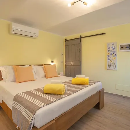 Bricco 6br, Luxury Countryside Retreat Villa Santo Stefano Belbo